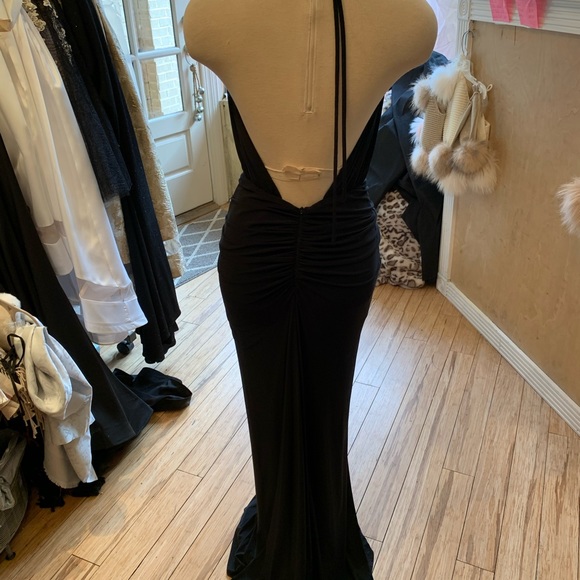 Nicole bakti gown see video - Picture 4 of 5